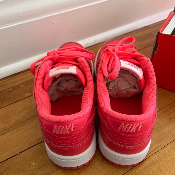 Pink Nike dunks - Picture 3 of 5